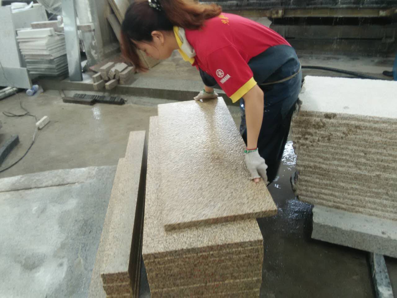 Chinese yellow granite G682 flamed tiles