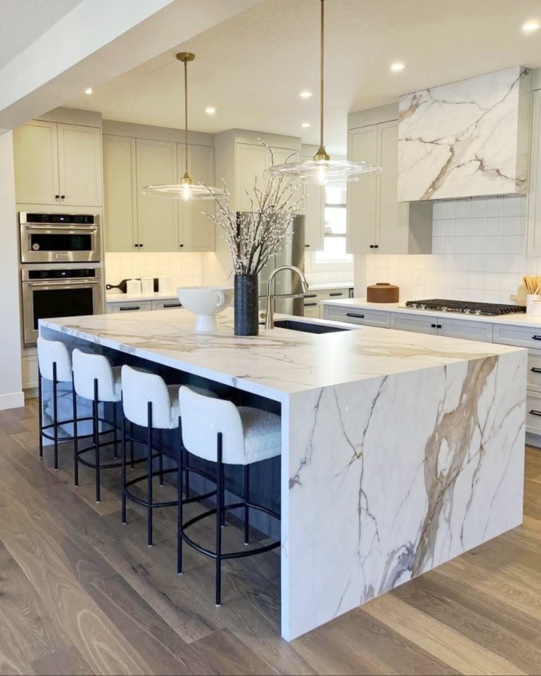 White and Golden Quartz Stone Kitchen Worktops